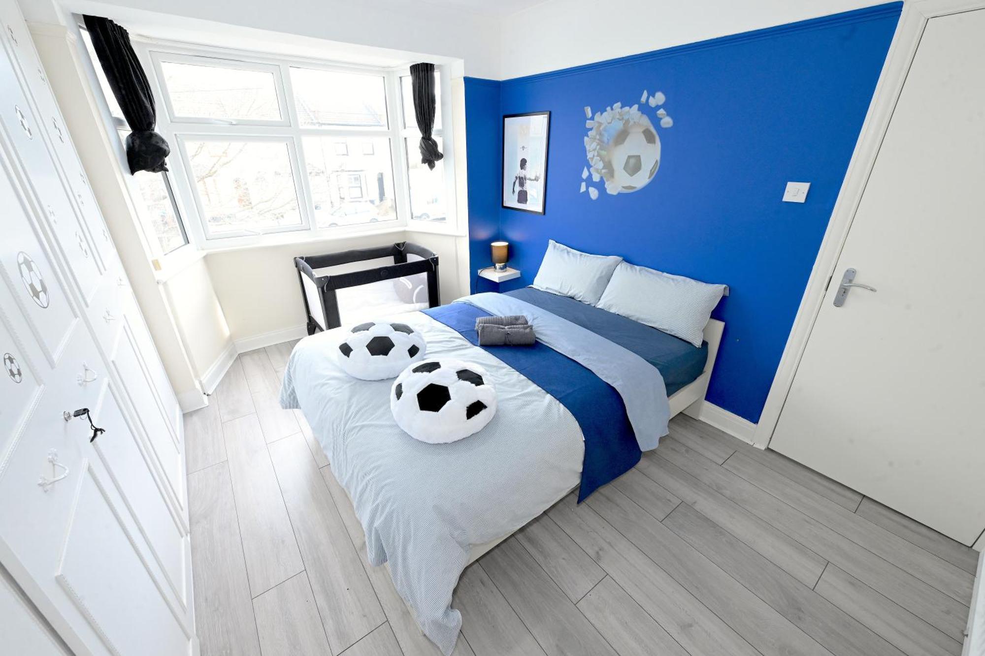 Spacious 5 Bedroom House Next To Tottenham Stadium Apartment