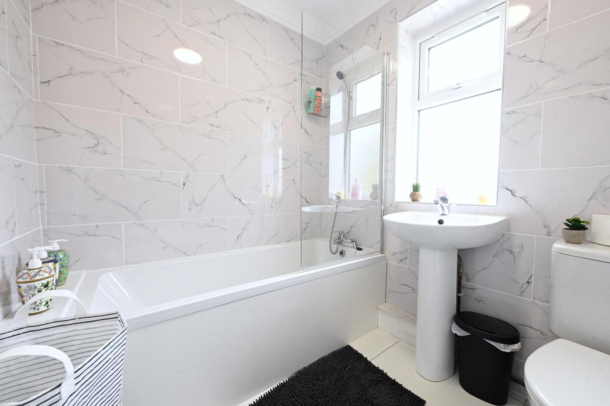 Spacious 5 Bedroom House Next To Tottenham Stadium Apartment
