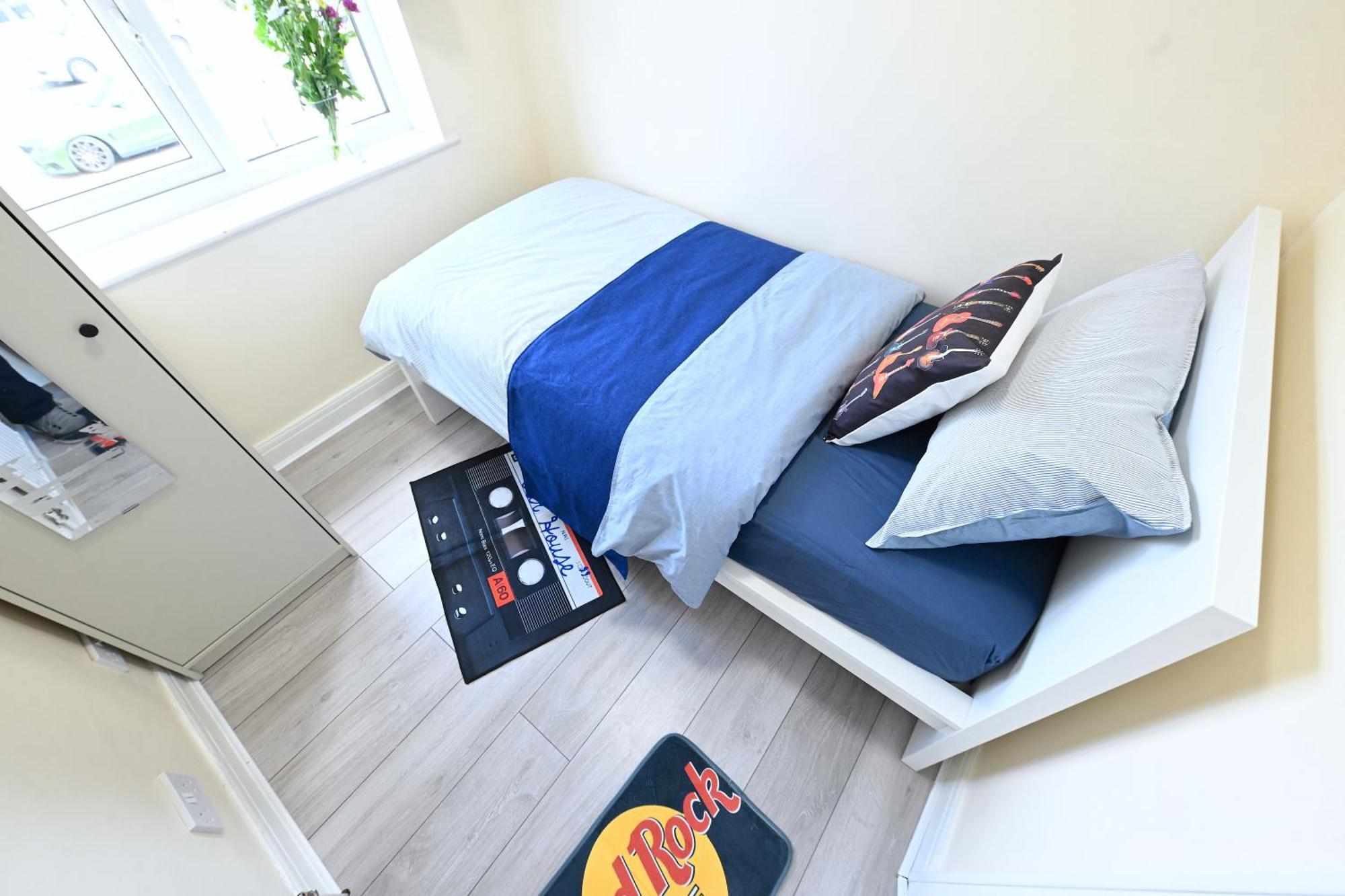 Spacious 5 Bedroom House Next To Tottenham Stadium Apartment *