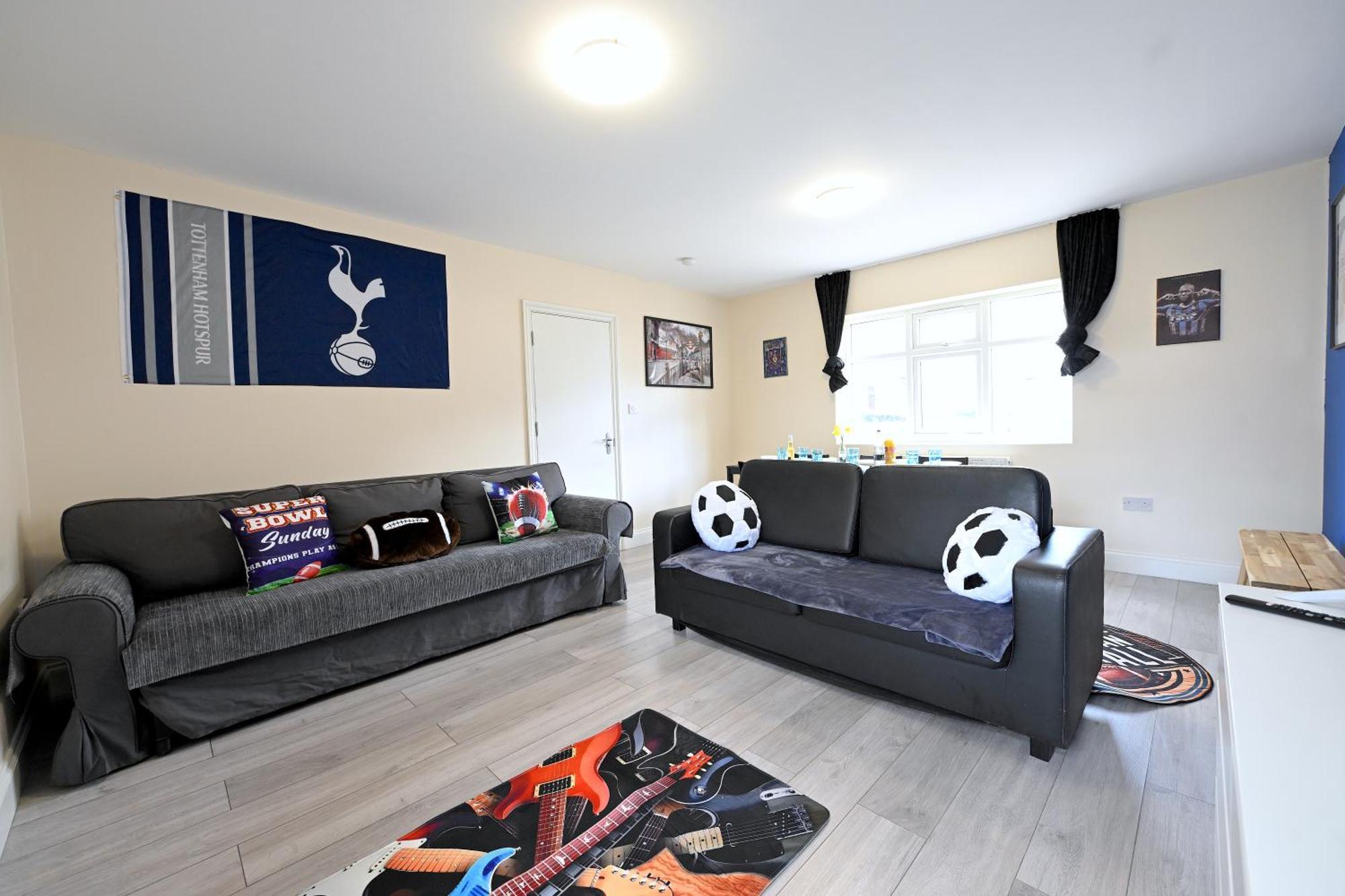 Spacious 5 Bedroom House Next To Tottenham Stadium Londen