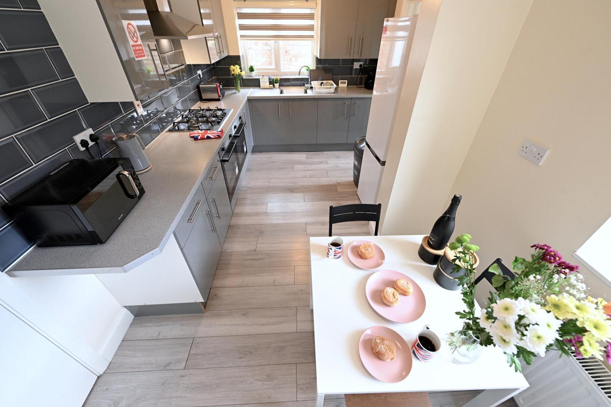 Apartment Spacious 5 Bedroom House Next To Tottenham Stadium London