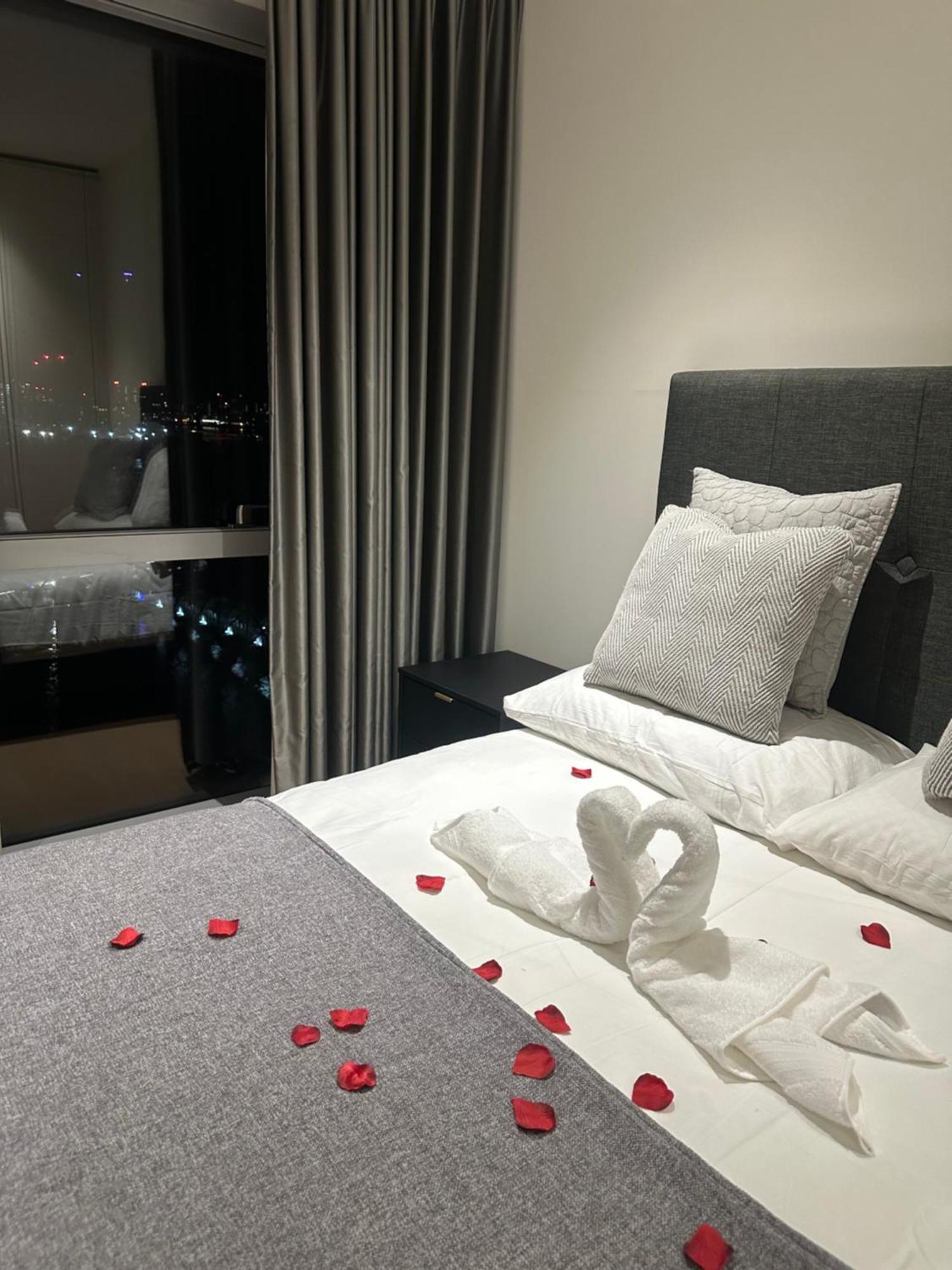 Luxury - 2 Minute Walk From The O2 Arena *