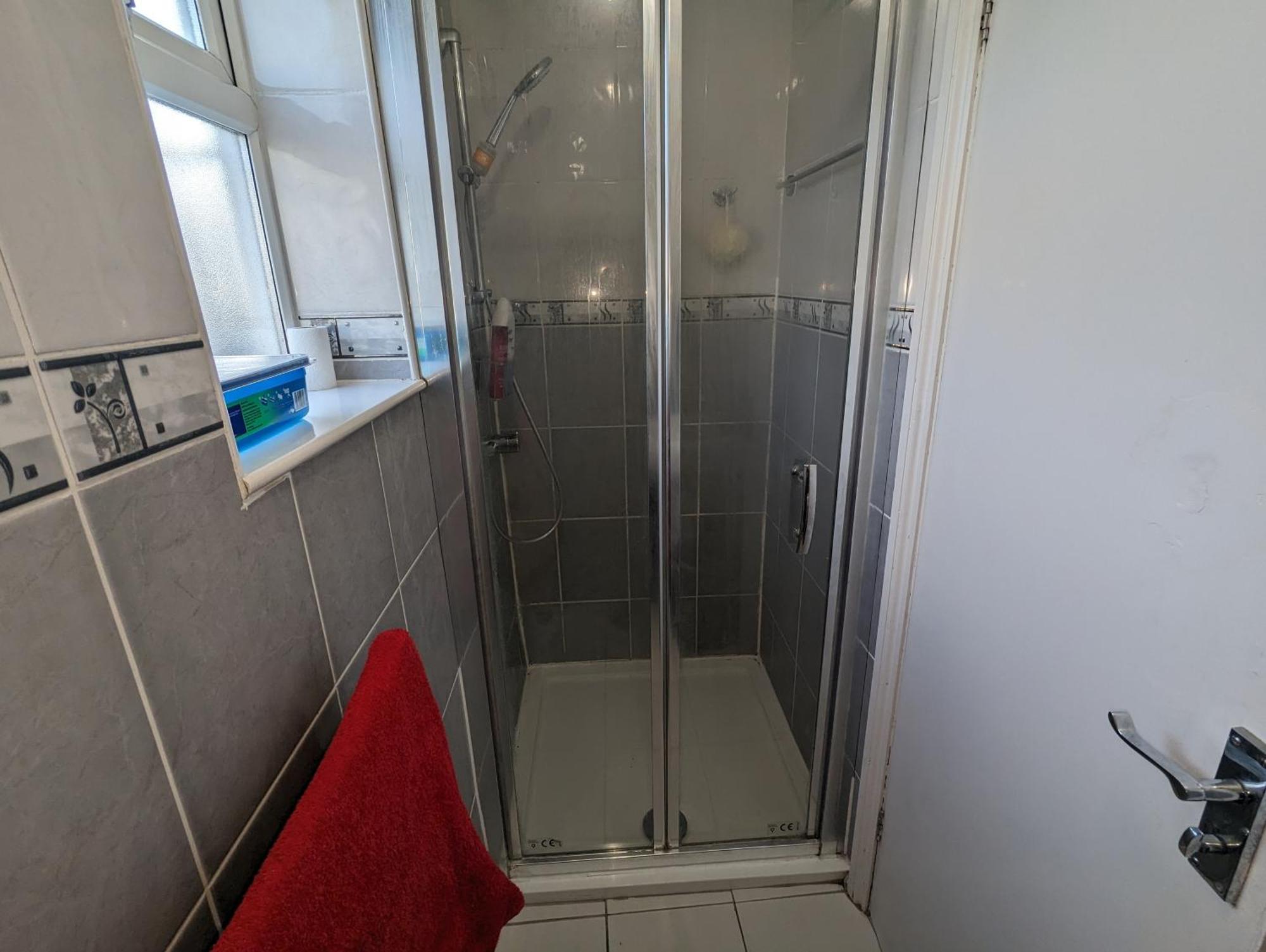 Stepney Green Self Contained Studio Apartment *