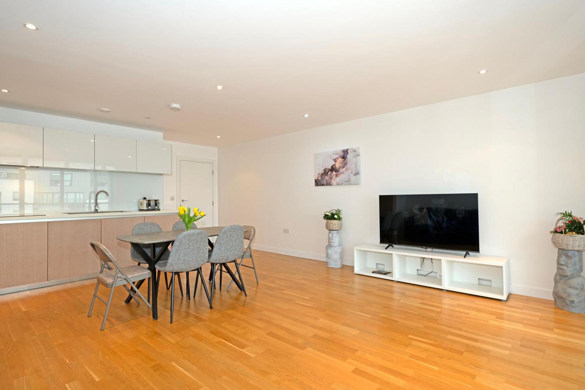 Kew Bridge Penthouse Apartment London