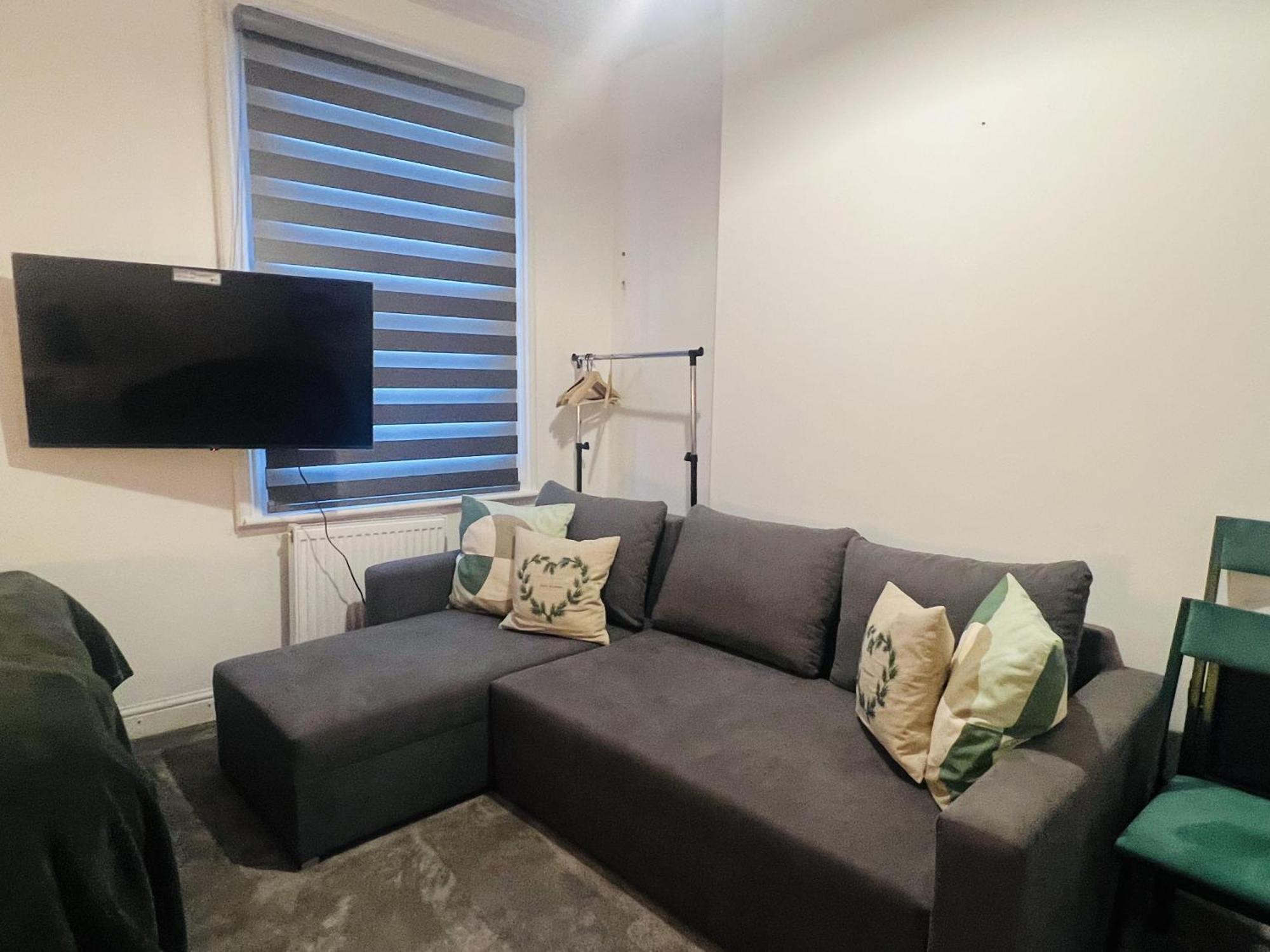 Impeccable 1 Bedroom Flat In * London