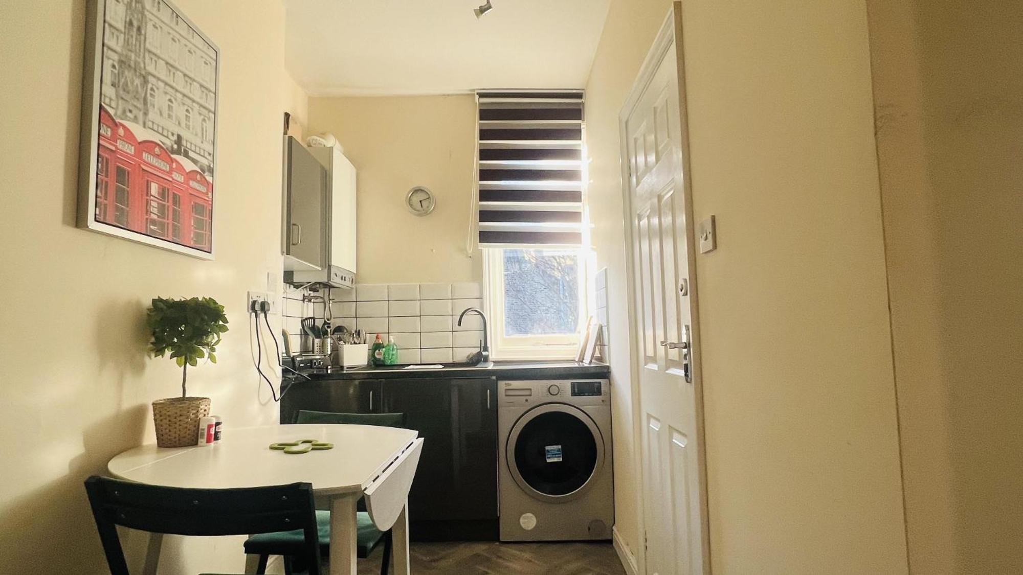 Impeccable 1 Bedroom Flat In Leilighet