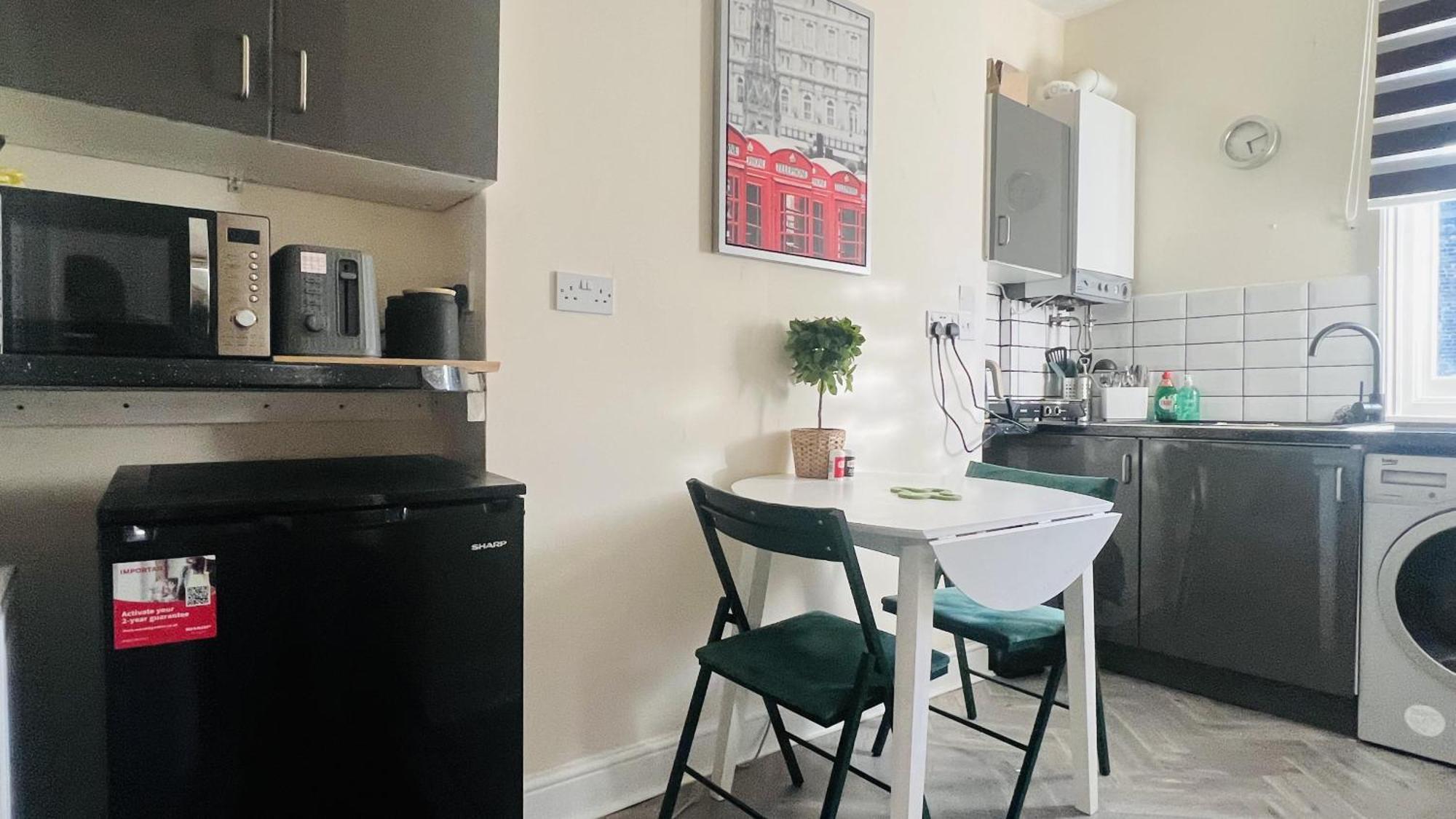 Impeccable 1 Bedroom Flat In Leilighet *