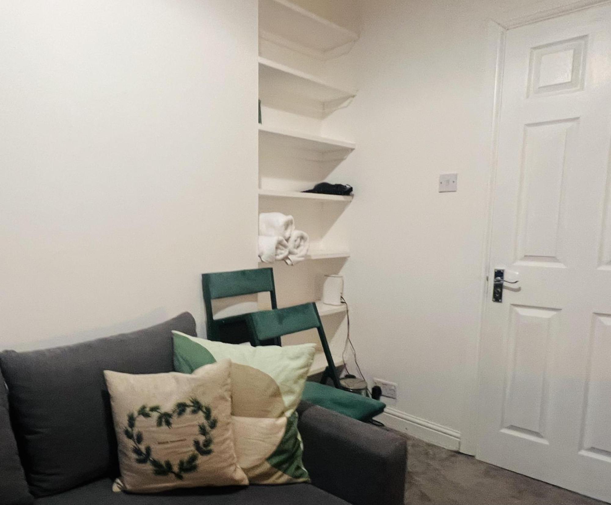 Impeccable 1 Bedroom Flat In * London