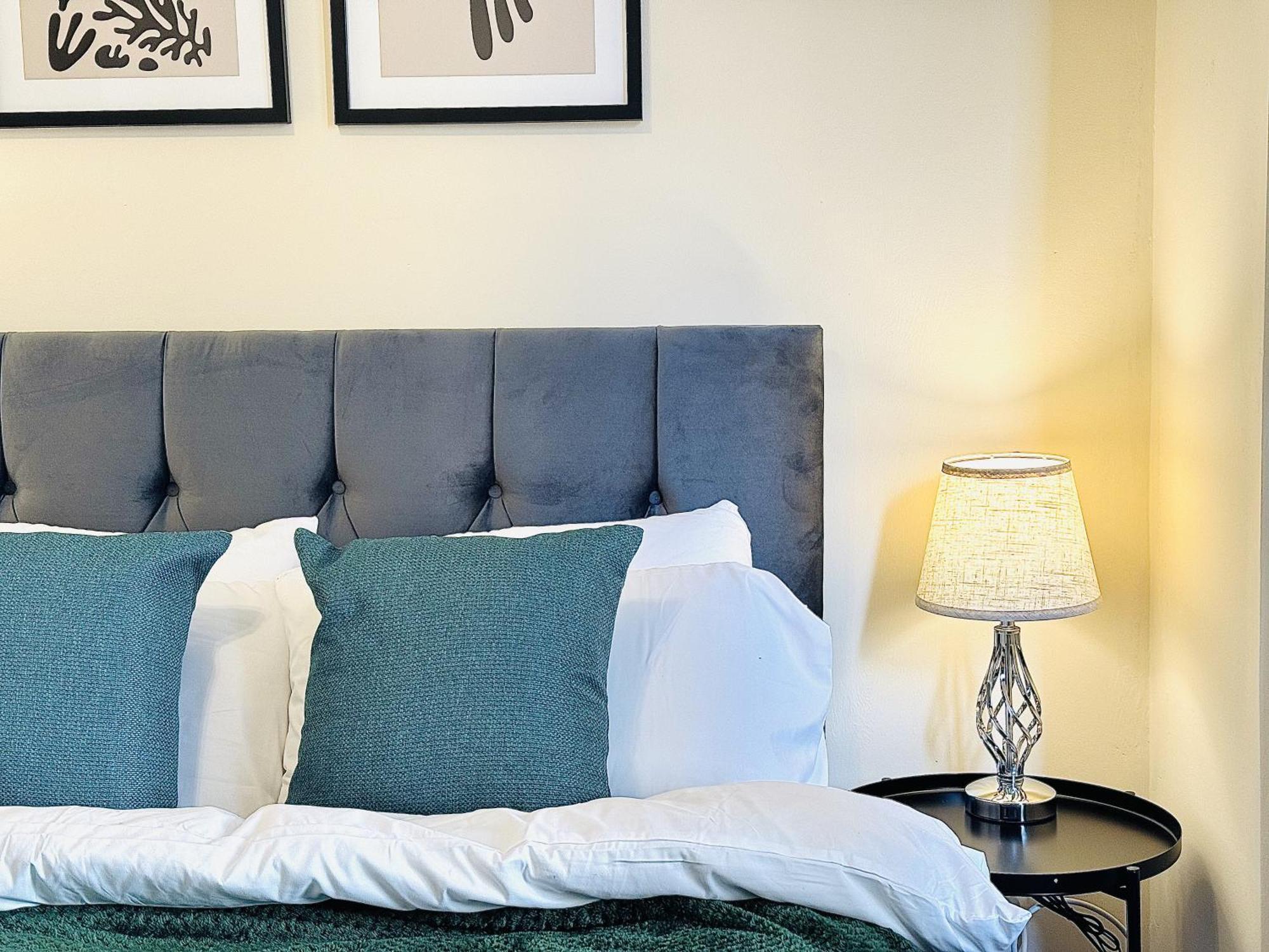 Falcon - 2 Bedroom Ground Floor Flat In London