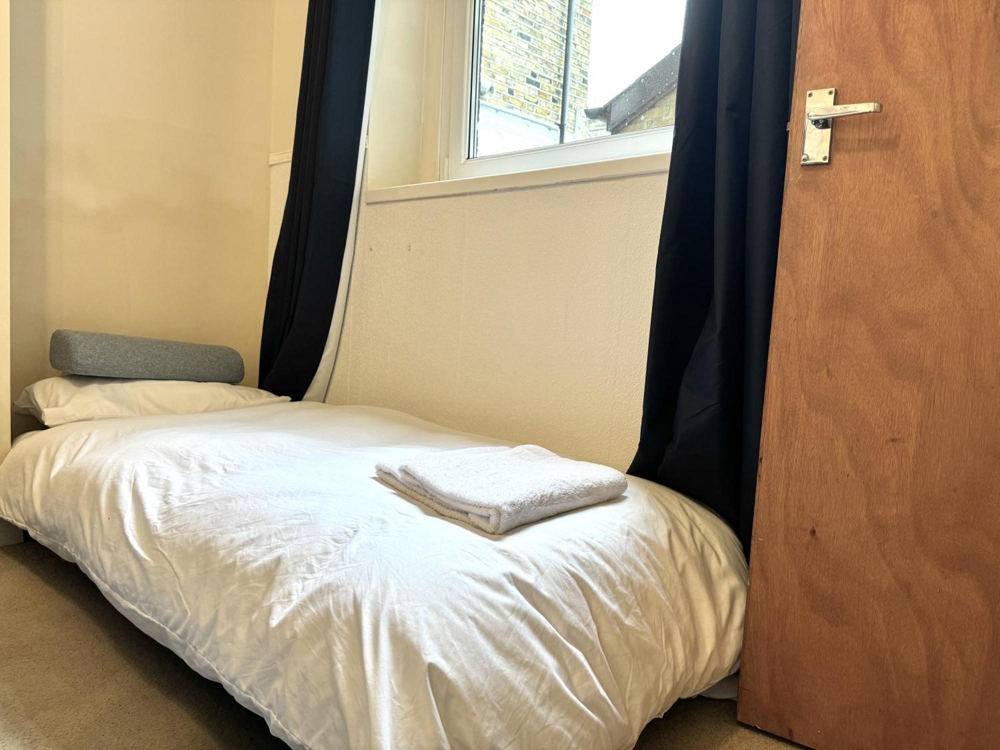 Falcon - 2 Bedroom Ground Floor Flat In *