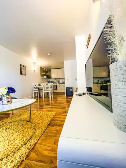 Apartamento Central + Gym + Pool + Parking *