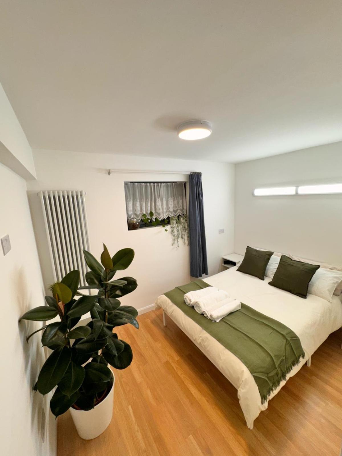 Luxury In Cross Harbour Gasthuis Londen
