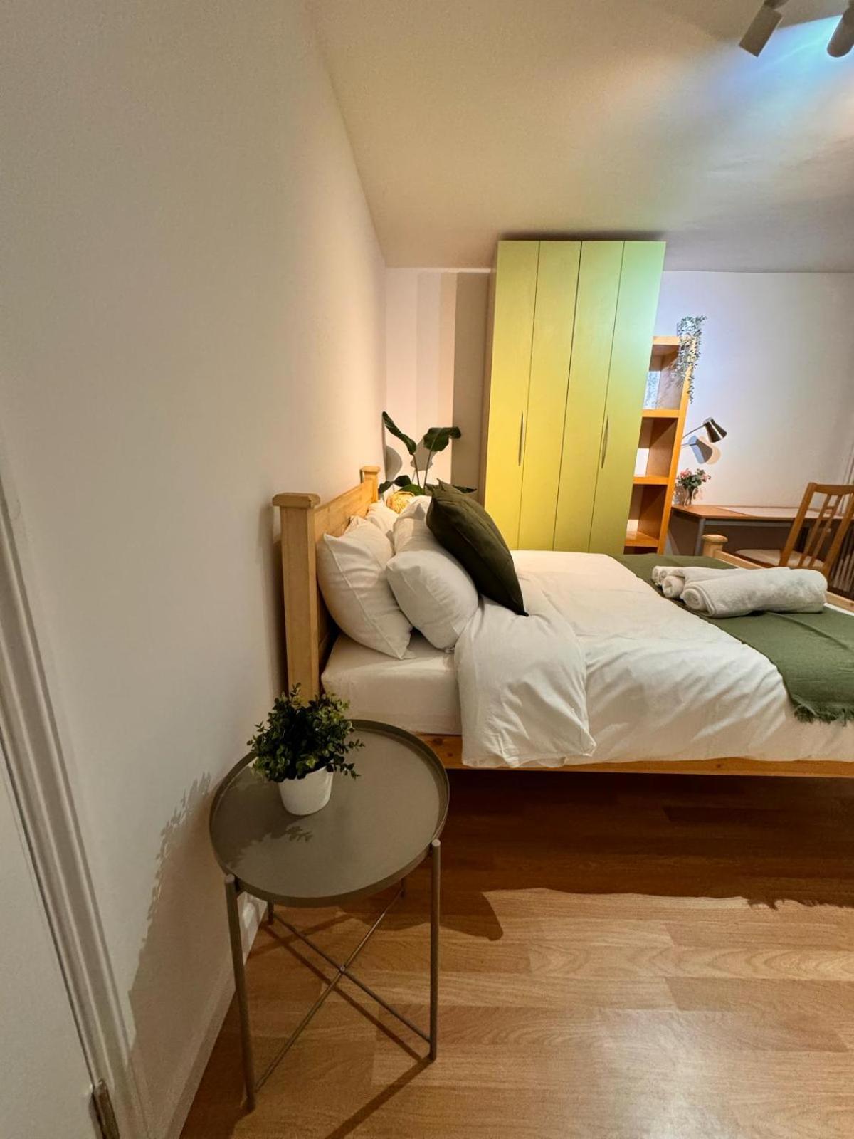 Luxury In Cross Harbour Gasthuis