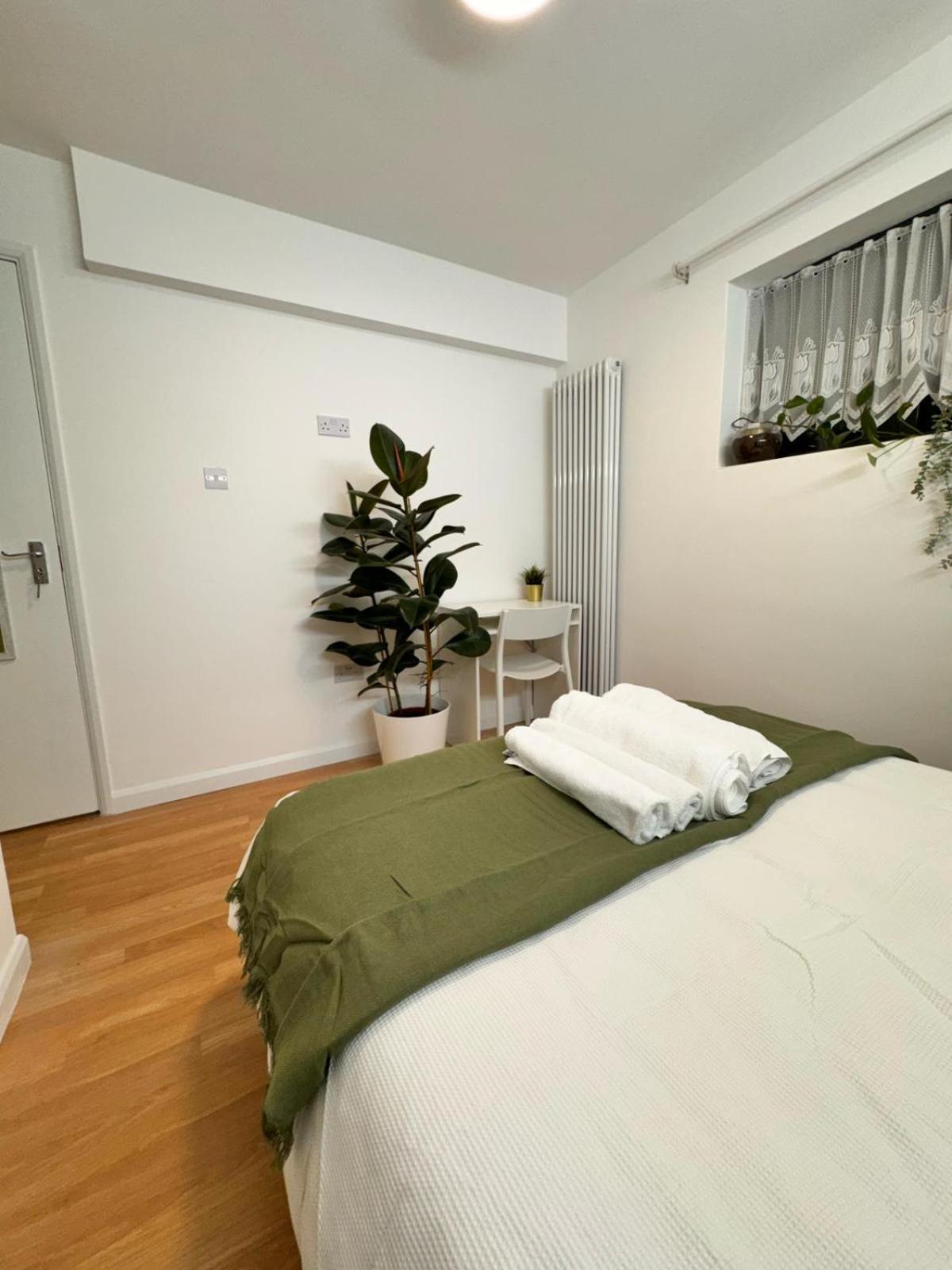 Luxury In Cross Harbour Londen