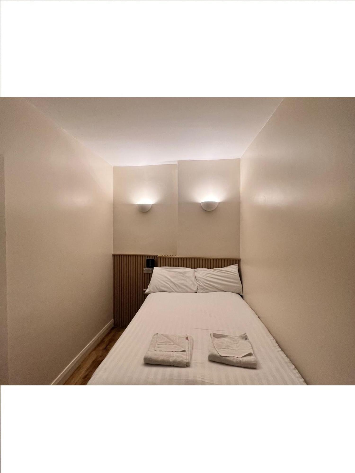 Exhibition Court 4 Hotel 2*