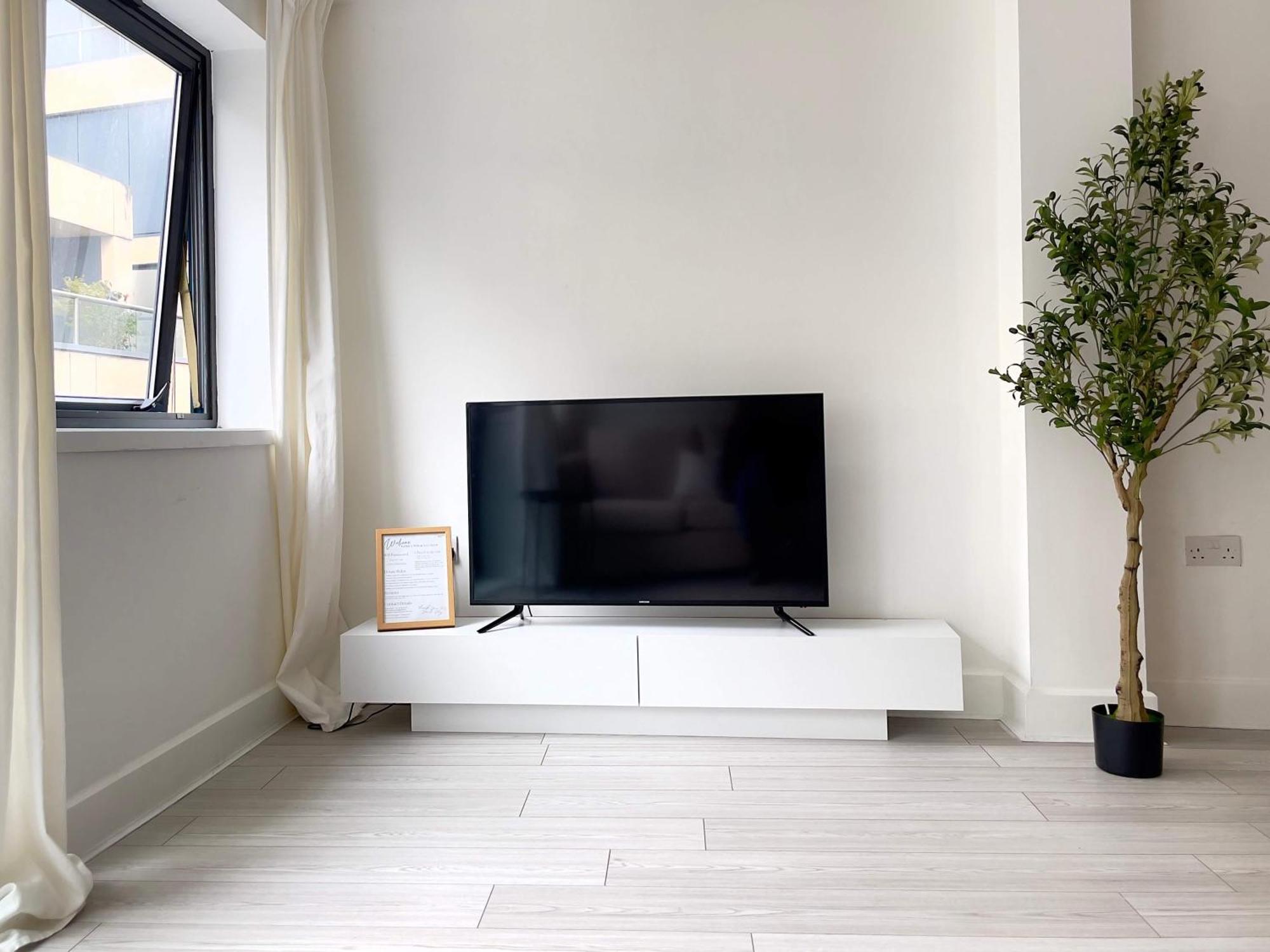 Bright And Beautiful 2bdr Flat * London