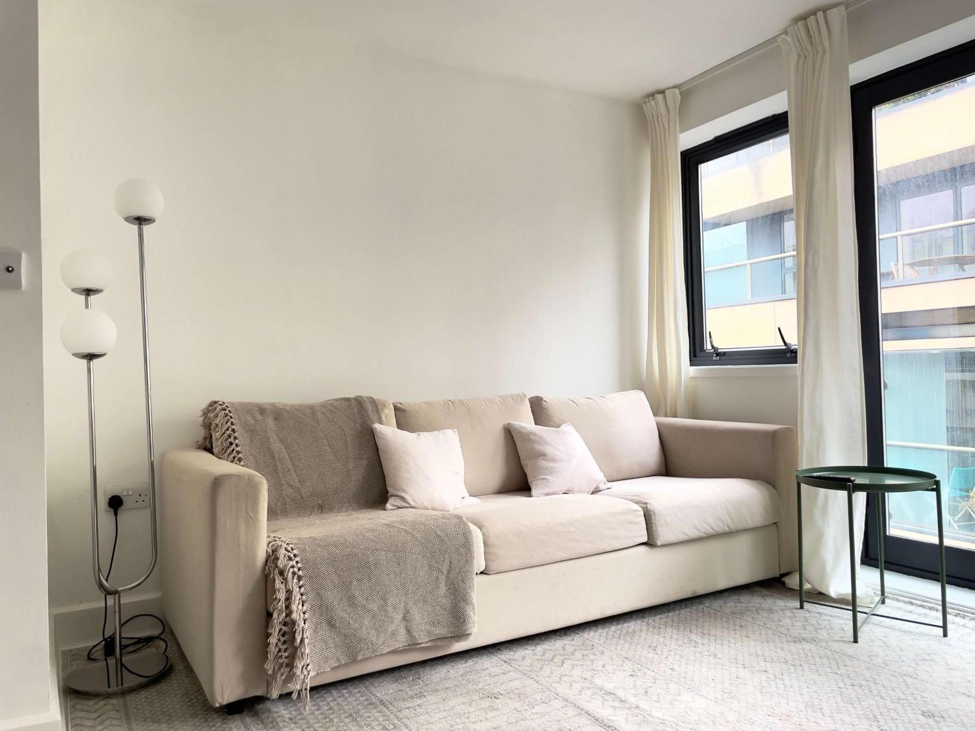 Bright And Beautiful 2bdr Flat