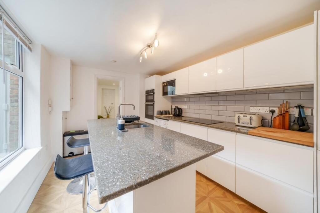 Leilighet Large Two Bedroom London
