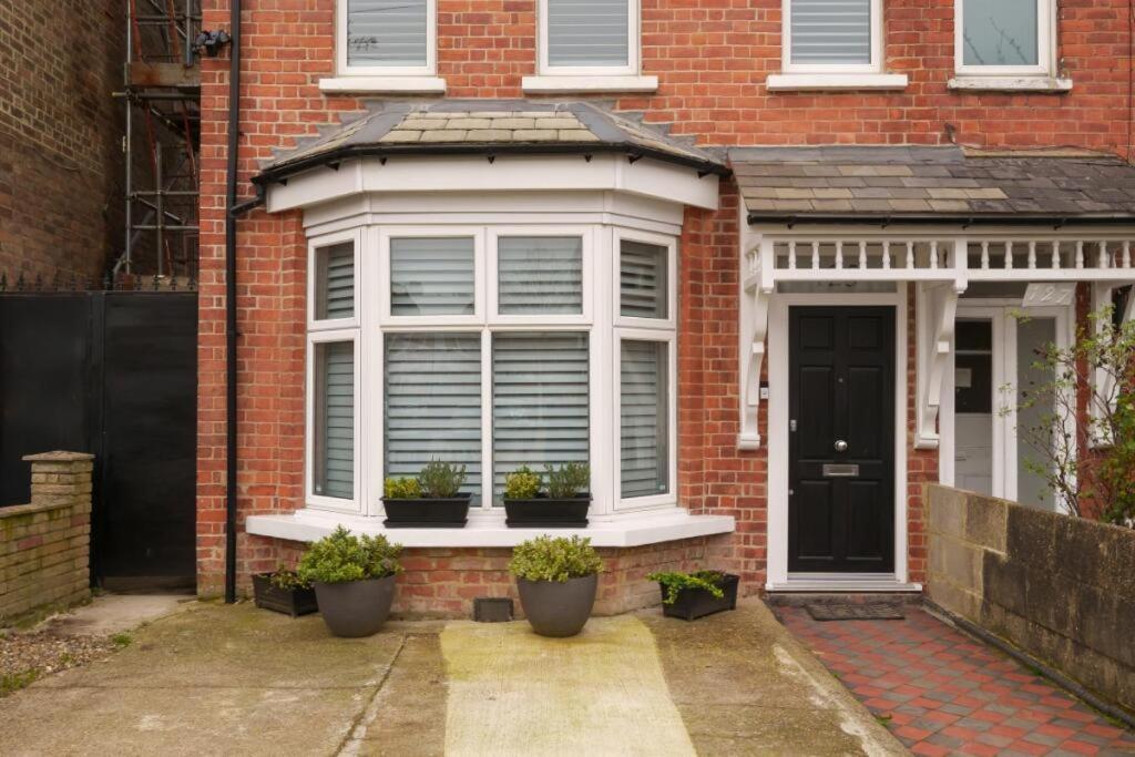 Large Two Bedroom Leilighet London