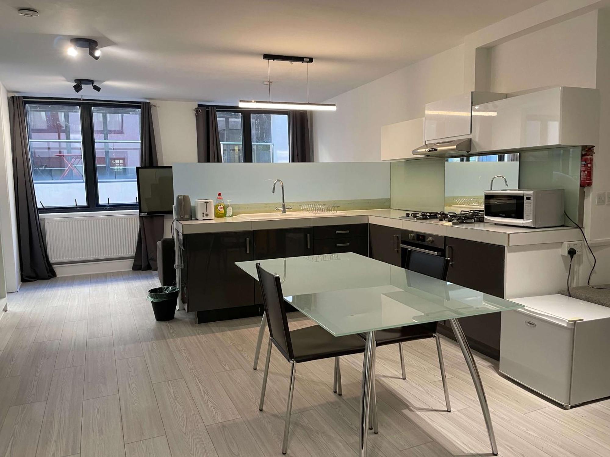 Apartment 2 Bdrm Contemporary