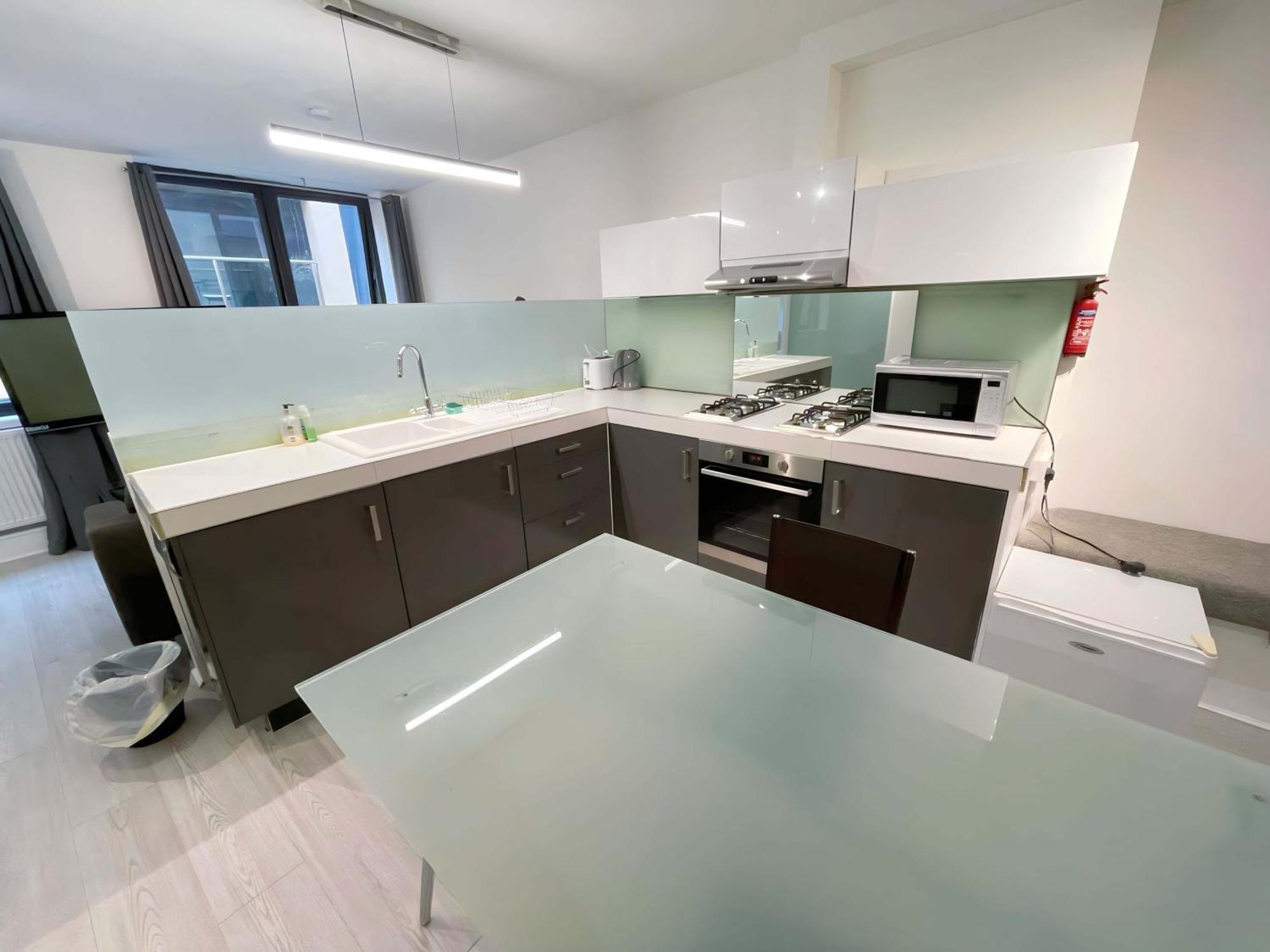 2 Bdrm Contemporary Apartment