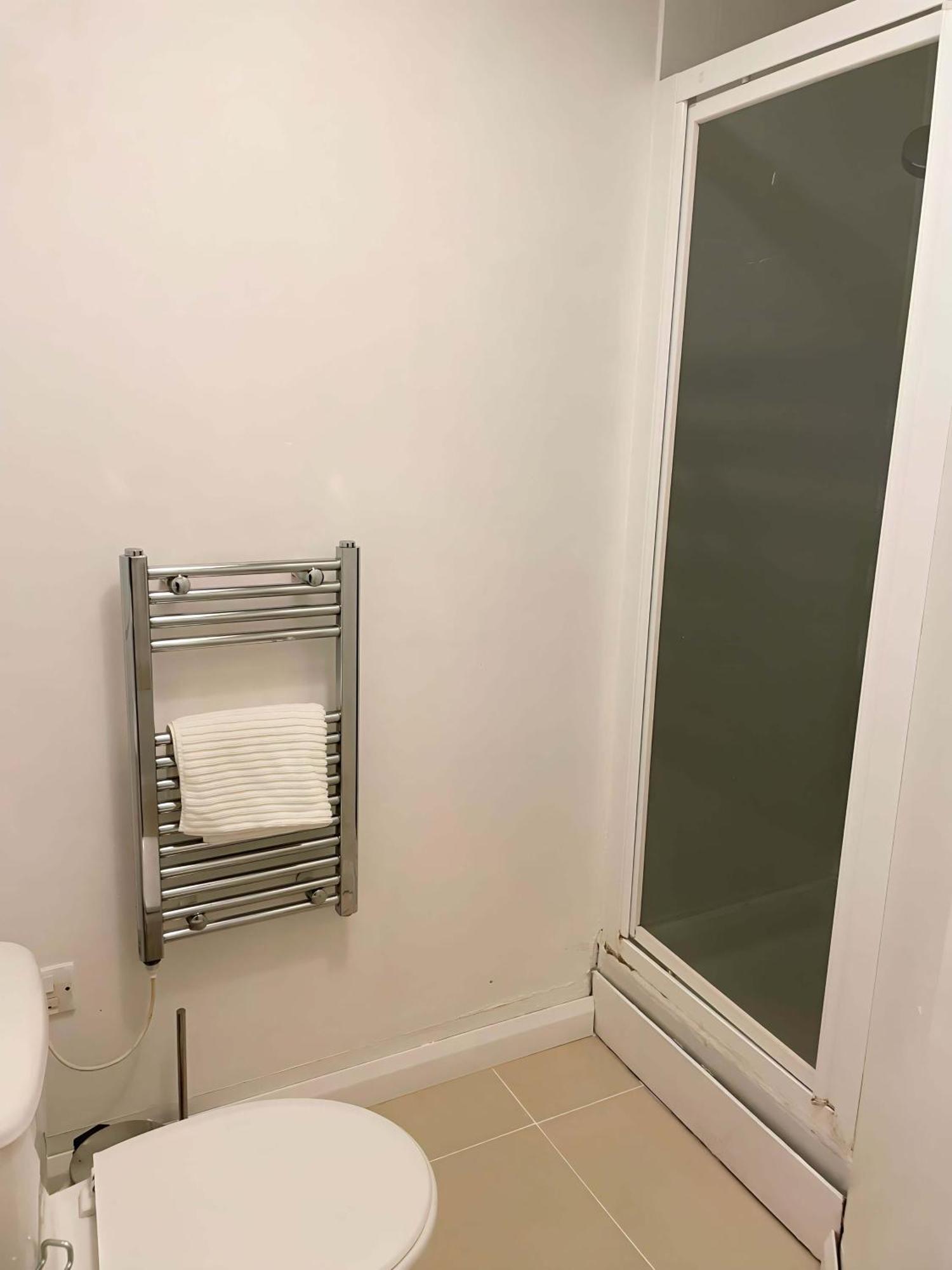Apartment 2 Bdrm Contemporary *