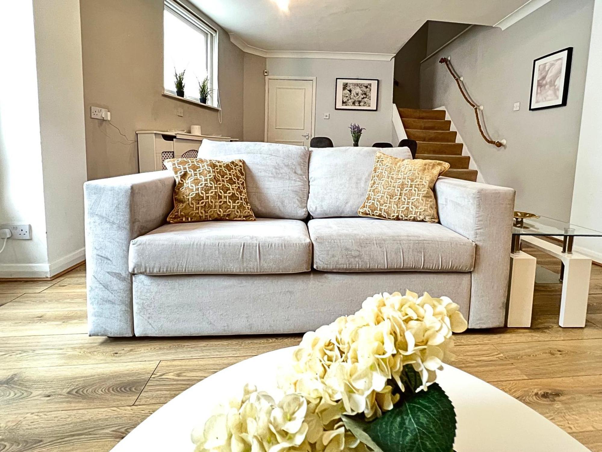 Kensington 2 Bedroom House-big Living Area And Kitchen-harrods-national History Museum-hyde Park-near 2 Underground Lines Holiday home London