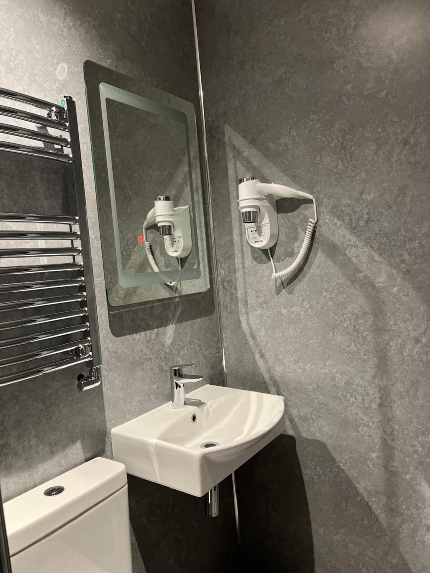 The Lily Aparts Apartment