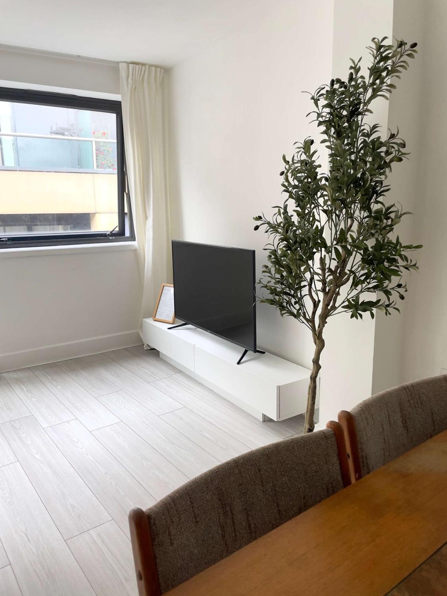 Bright And Beautiful 2bdr Flat * London