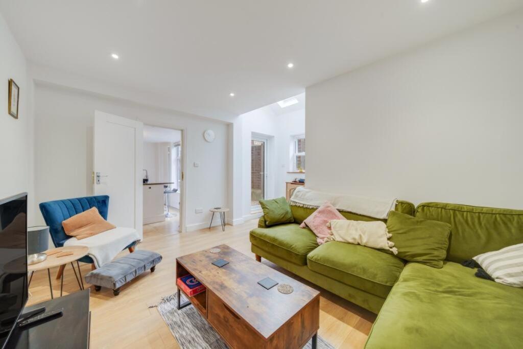 Large Two Bedroom Leilighet