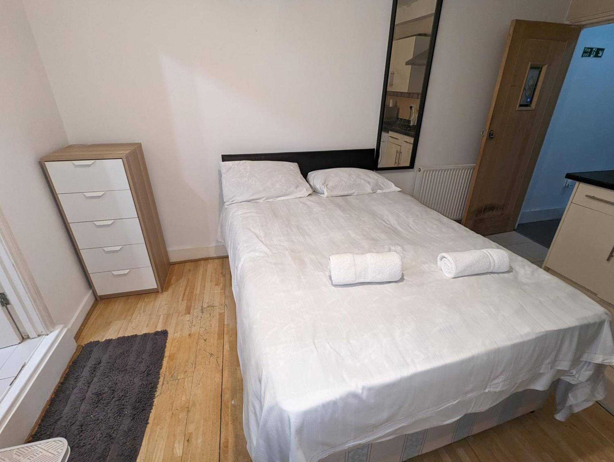 Apartment Stepney Green Self Contained Studio *