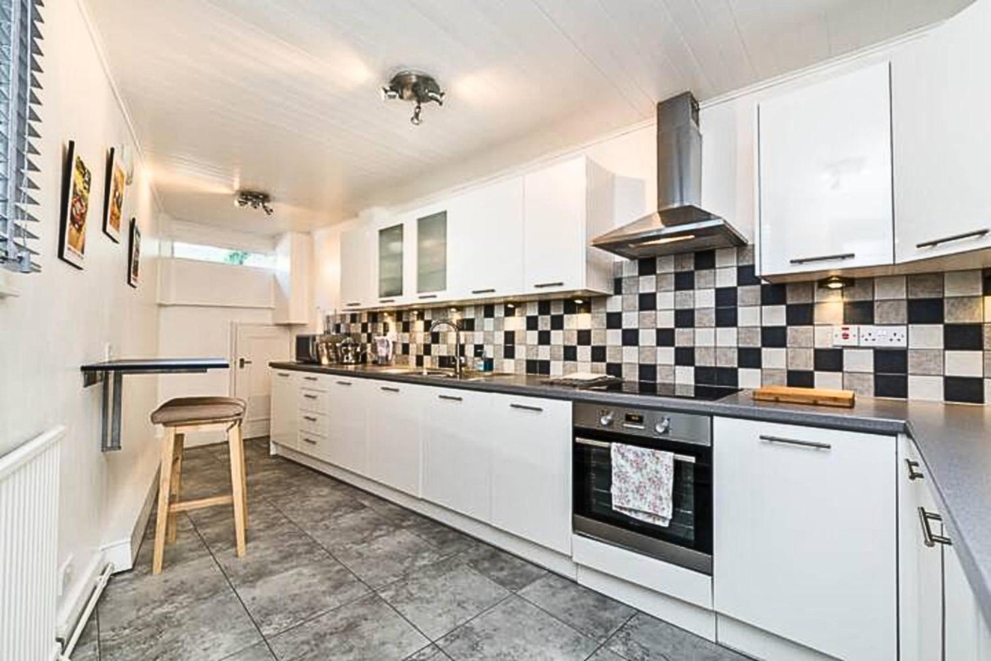 Kensington 2 Bedroom House-big Living Area And Kitchen-harrods-national History Museum-hyde Park-near 2 Underground Lines * London