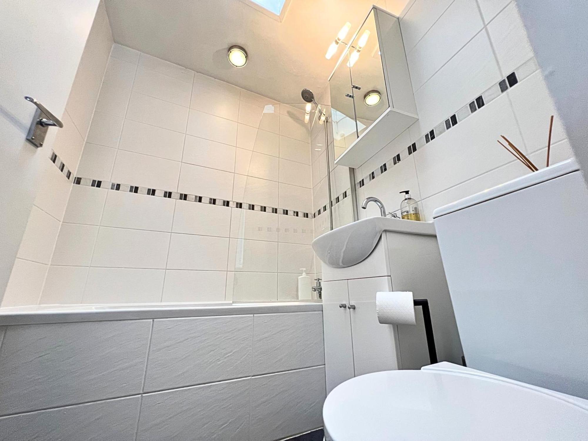 Kensington 2 Bedroom House-big Living Area And Kitchen-harrods-national History Museum-hyde Park-near 2 Underground Lines London