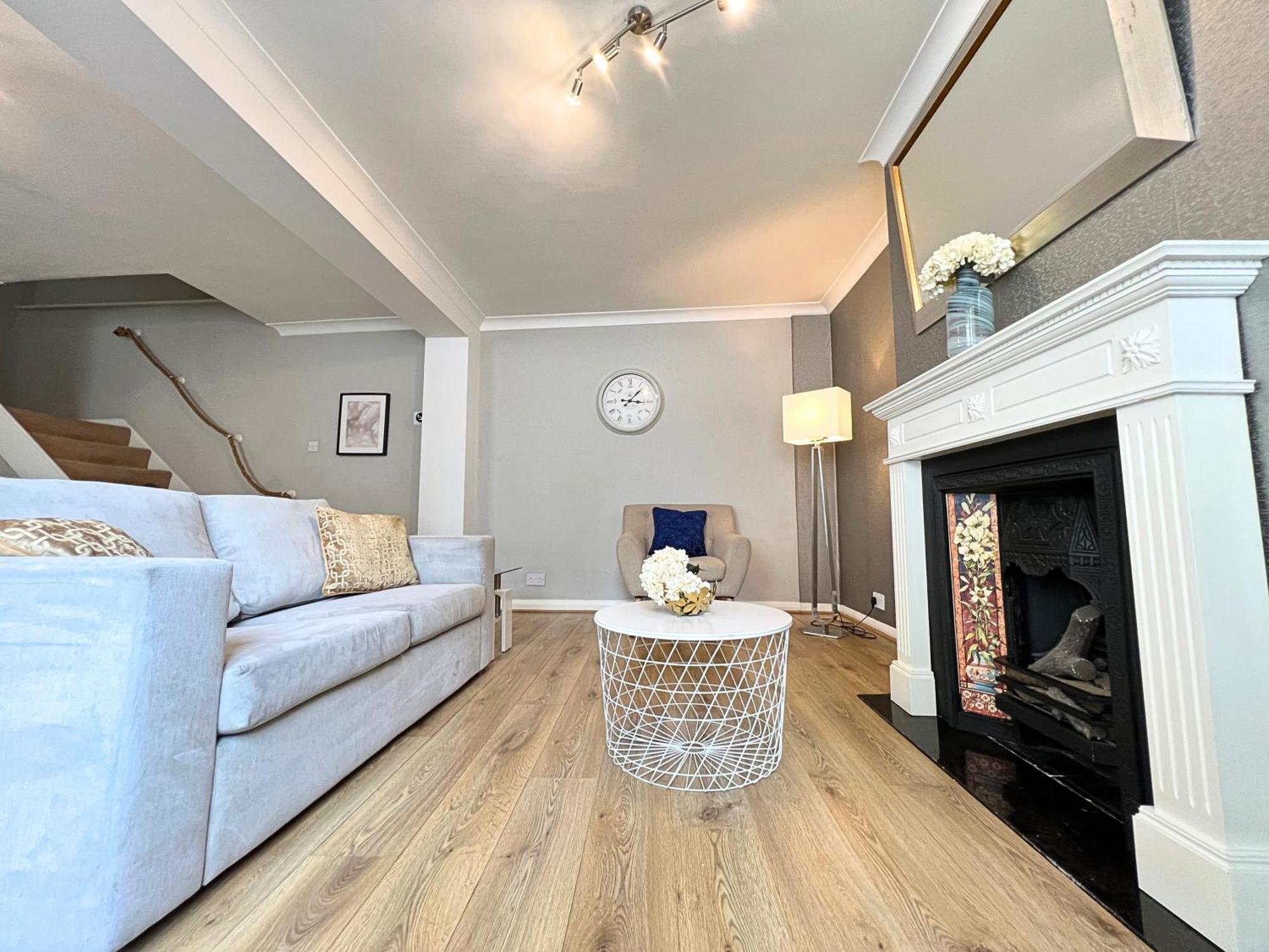 Kensington 2 Bedroom House-big Living Area And Kitchen-harrods-national History Museum-hyde Park-near 2 Underground Lines * London