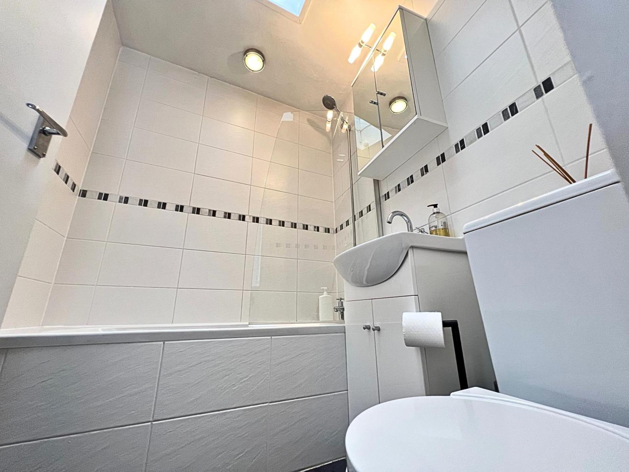 Kensington 2 Bedroom House-big Living Area And Kitchen-harrods-national History Museum-hyde Park-near 2 Underground Lines London