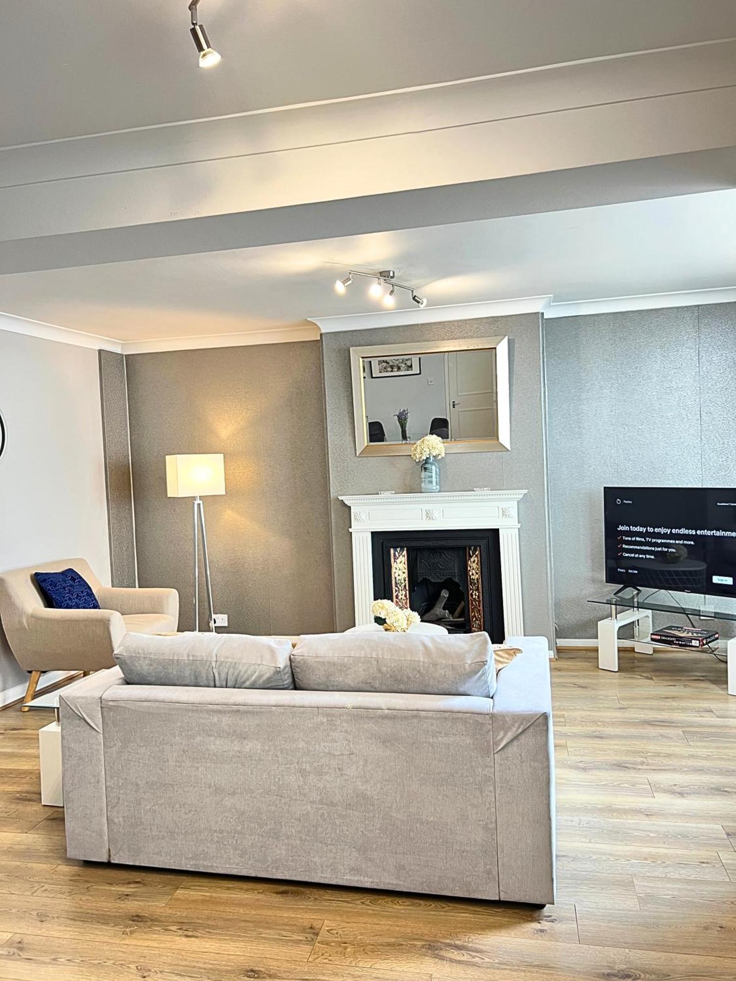 Kensington 2 Bedroom House-big Living Area And Kitchen-harrods-national History Museum-hyde Park-near 2 Underground Lines Holiday home *