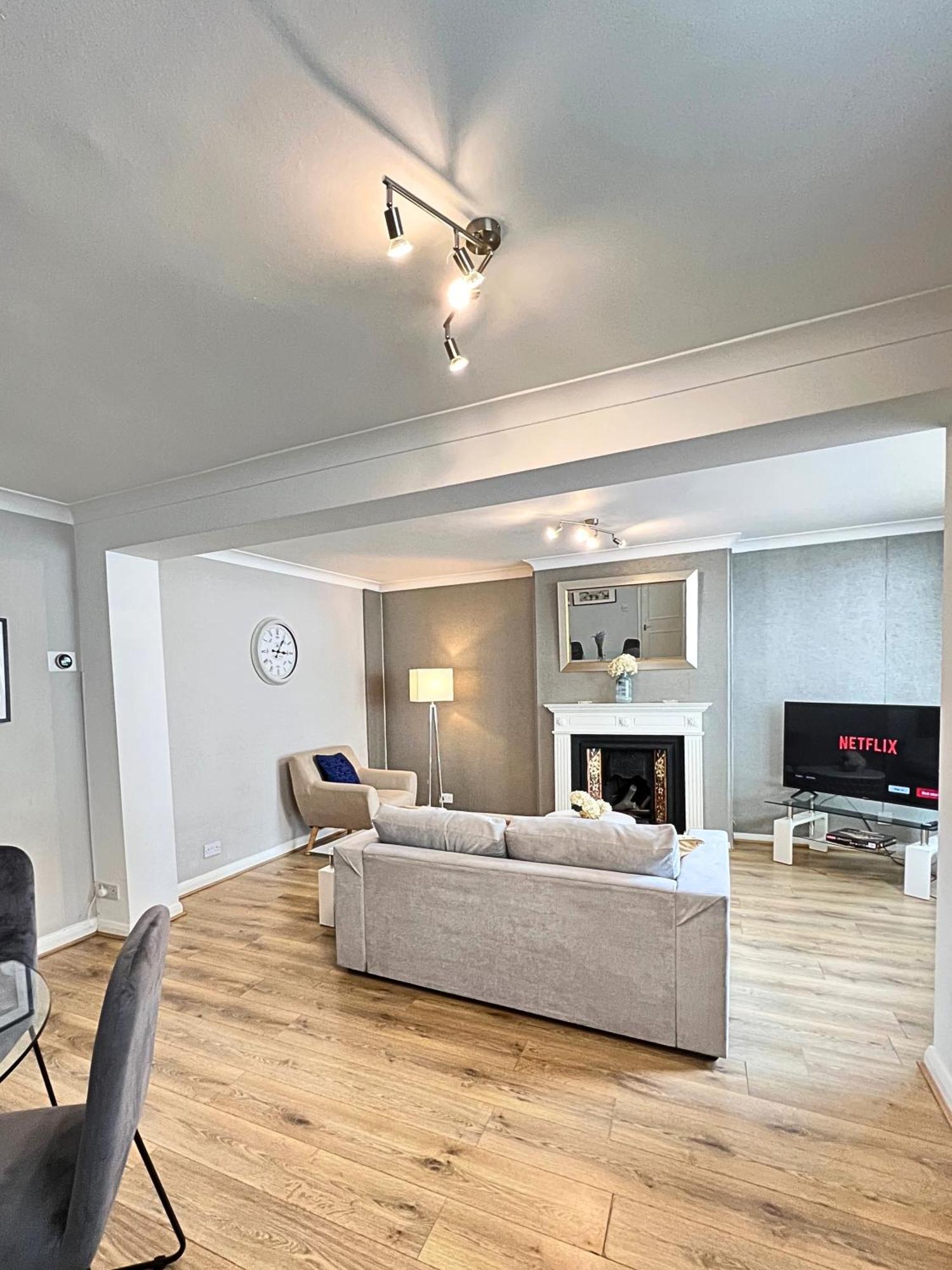 Kensington 2 Bedroom House-big Living Area And Kitchen-harrods-national History Museum-hyde Park-near 2 Underground Lines * London