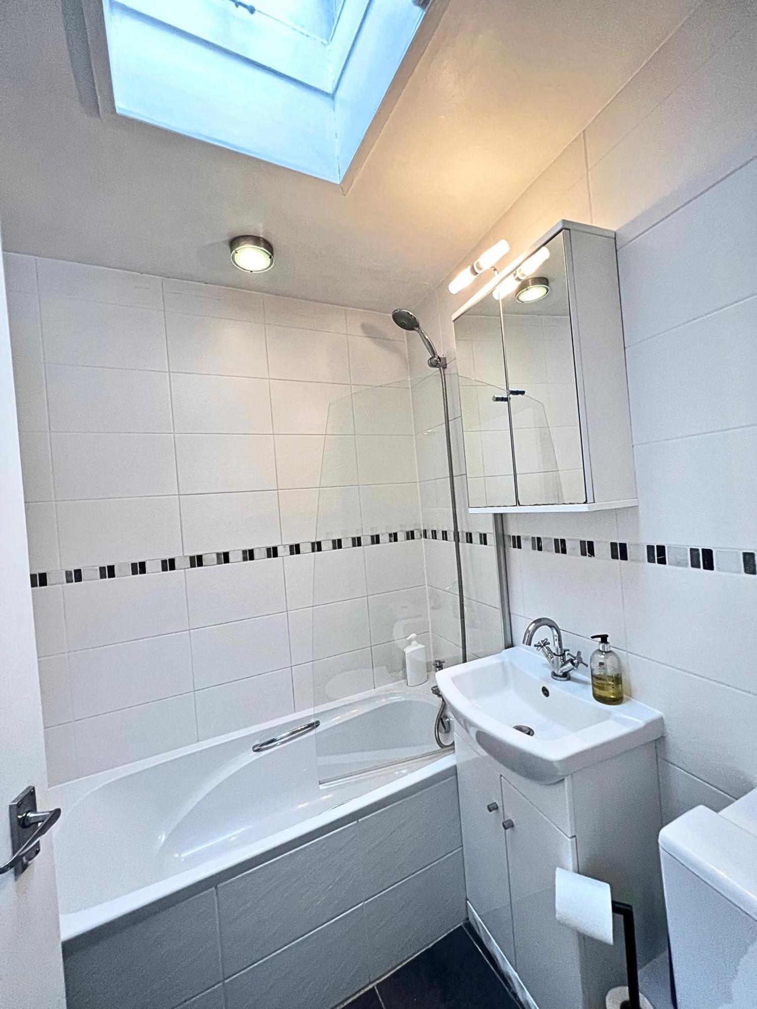 Holiday home Kensington 2 Bedroom House-big Living Area And Kitchen-harrods-national History Museum-hyde Park-near 2 Underground Lines