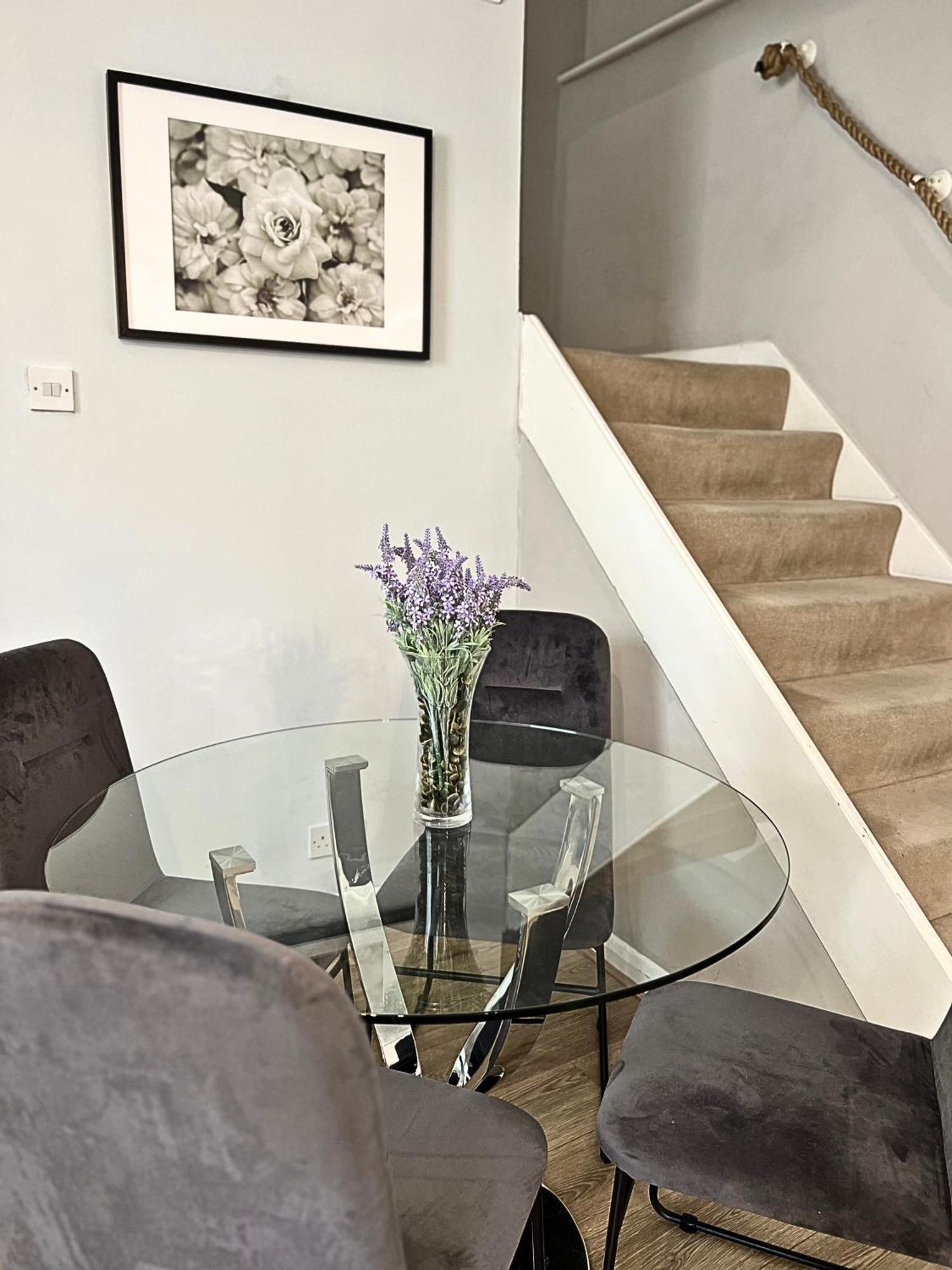 Kensington 2 Bedroom House-big Living Area And Kitchen-harrods-national History Museum-hyde Park-near 2 Underground Lines Holiday home
