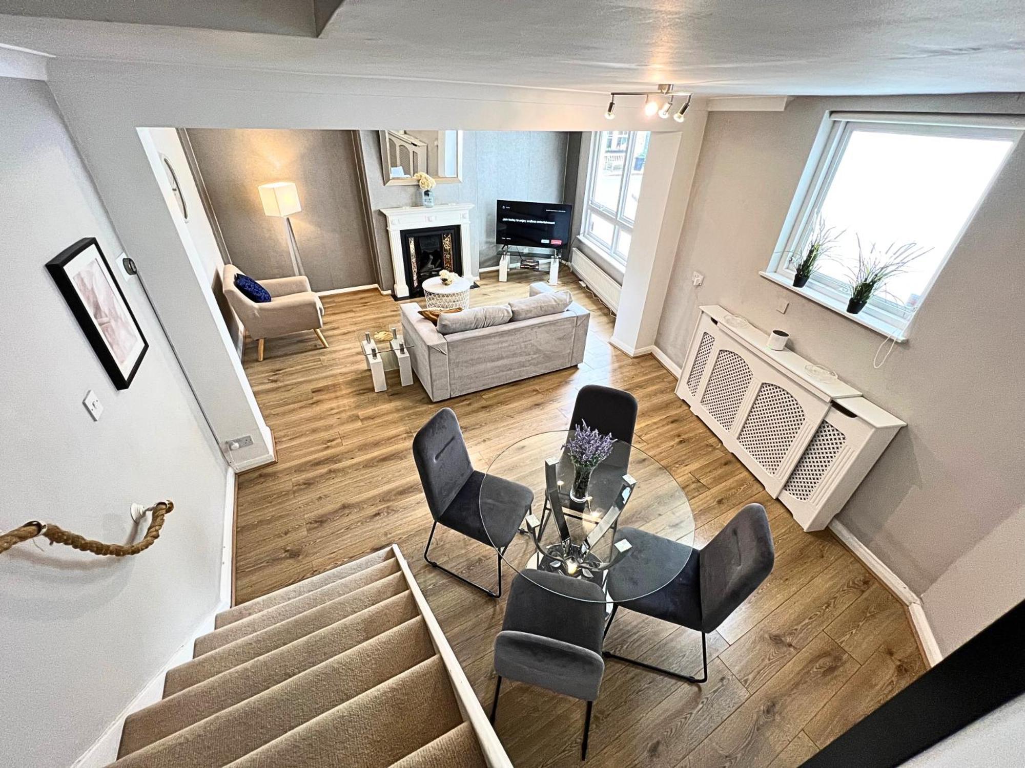 Kensington 2 Bedroom House-big Living Area And Kitchen-harrods-national History Museum-hyde Park-near 2 Underground Lines Holiday home *