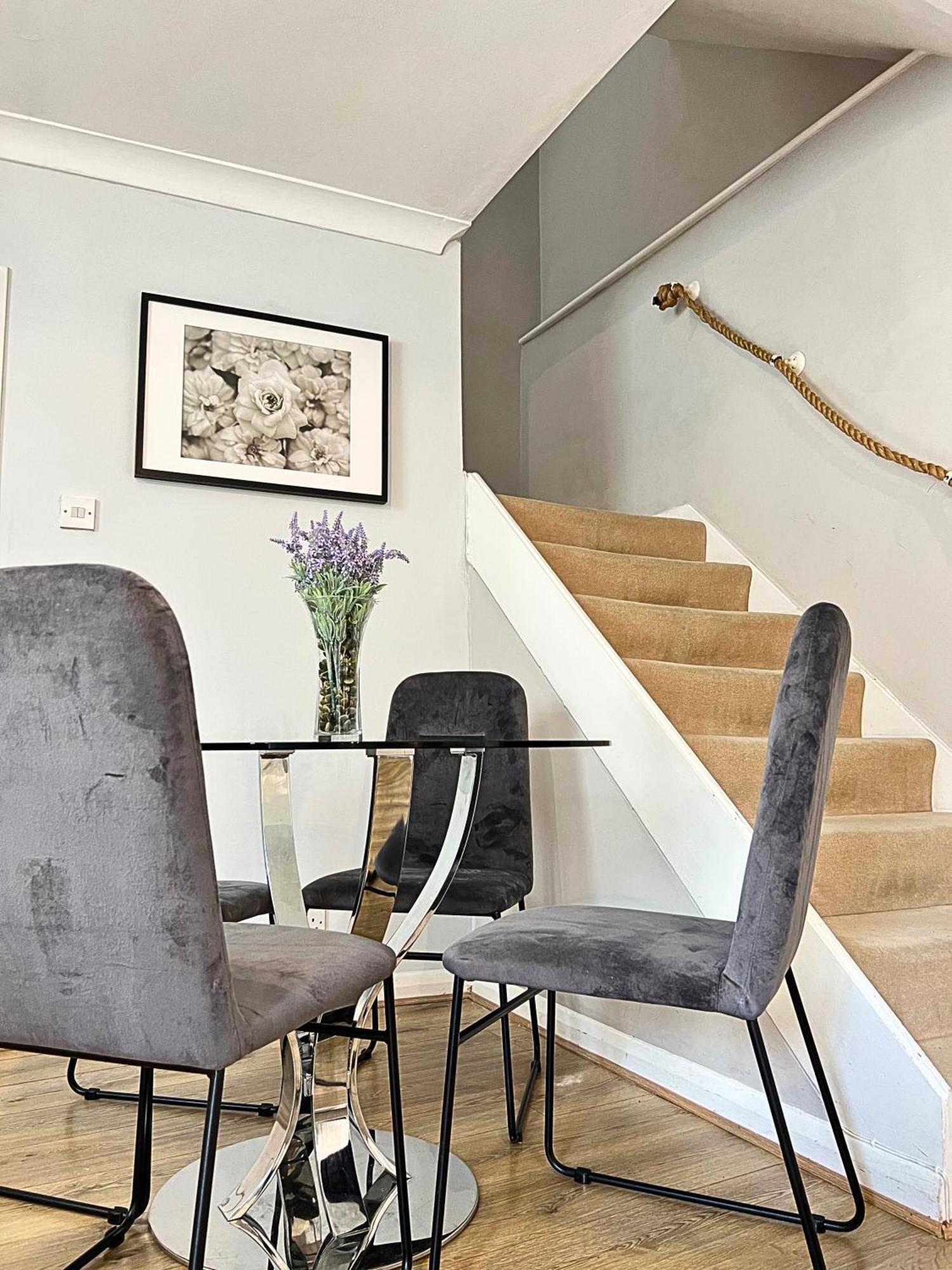 Kensington 2 Bedroom House-big Living Area And Kitchen-harrods-national History Museum-hyde Park-near 2 Underground Lines London