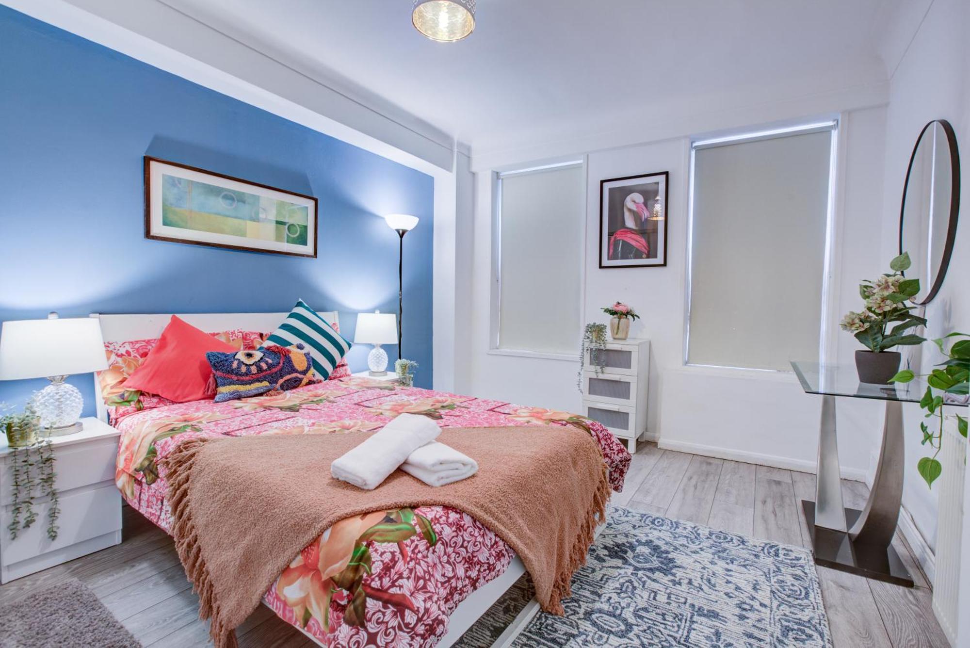 Apartment Lovely 2- Bedroom In