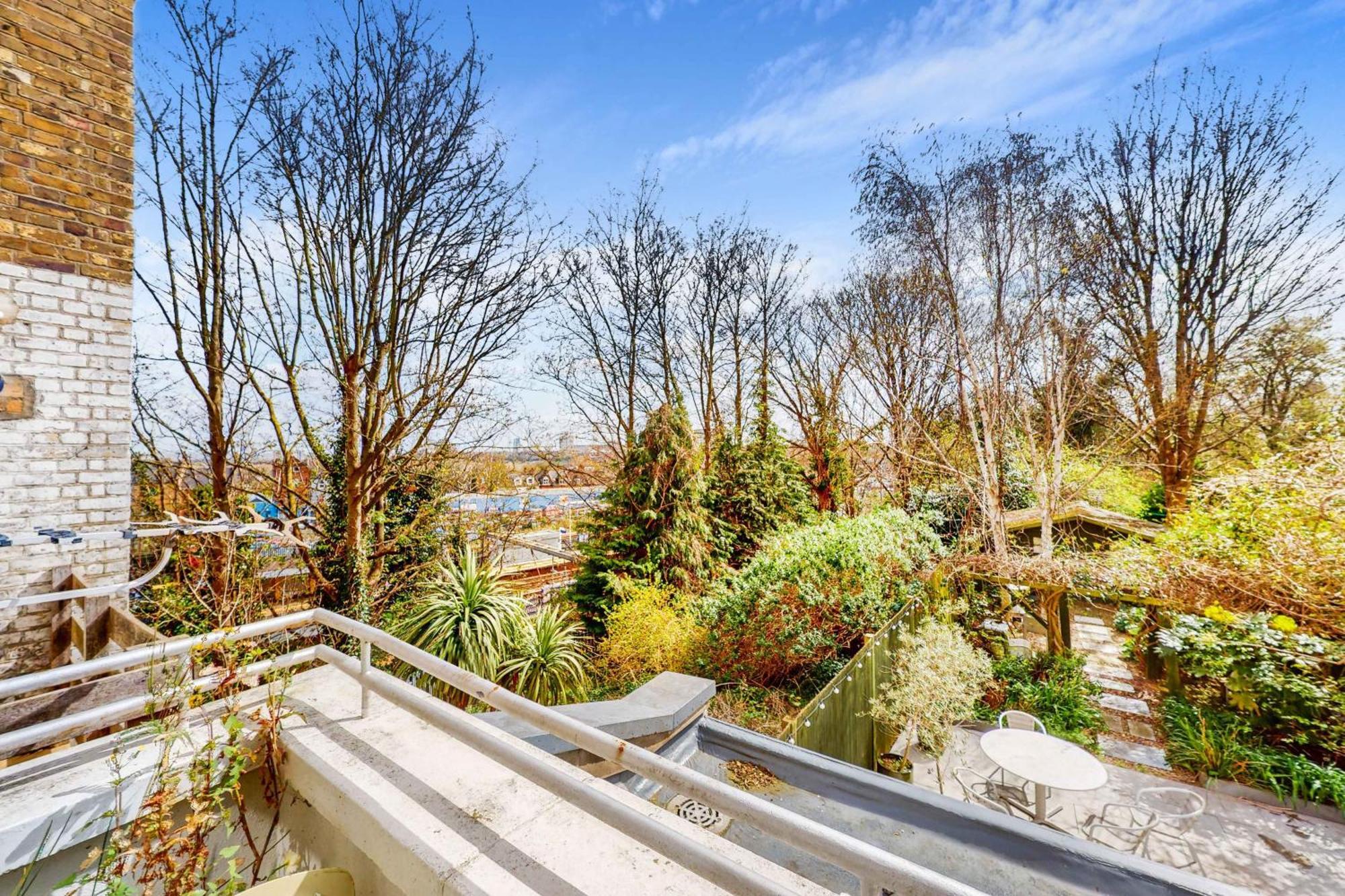 1 Bed Maisonette With Garden - 1 Min To Station Share Save Appartement *