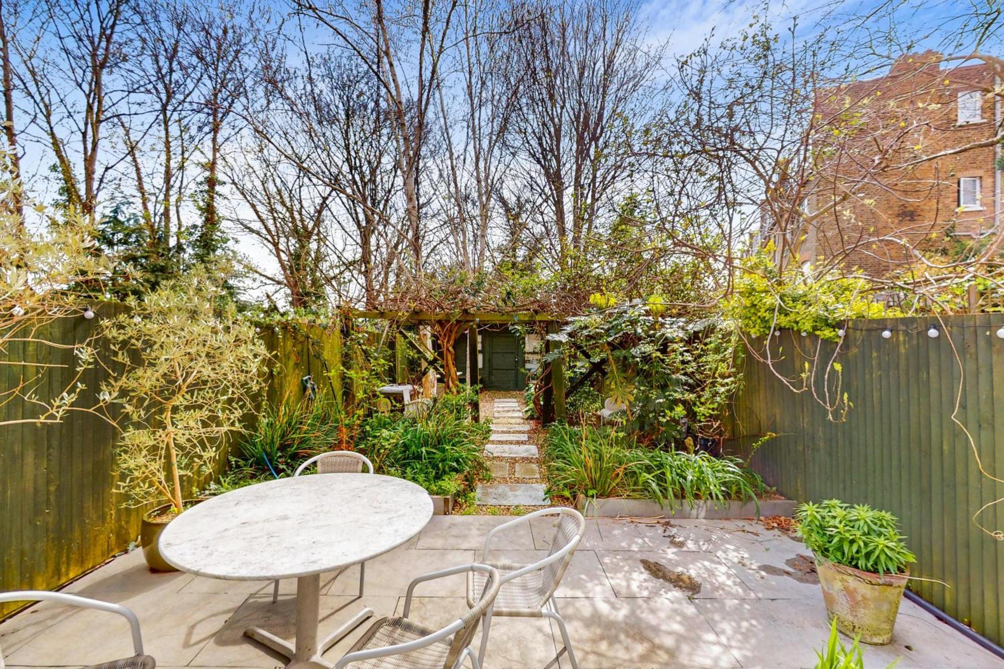 1 Bed Maisonette With Garden - 1 Min To Station Share Save Londen