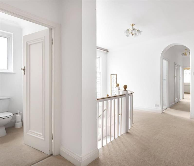 Apartment Large 5 Bedroom House In Finchley London