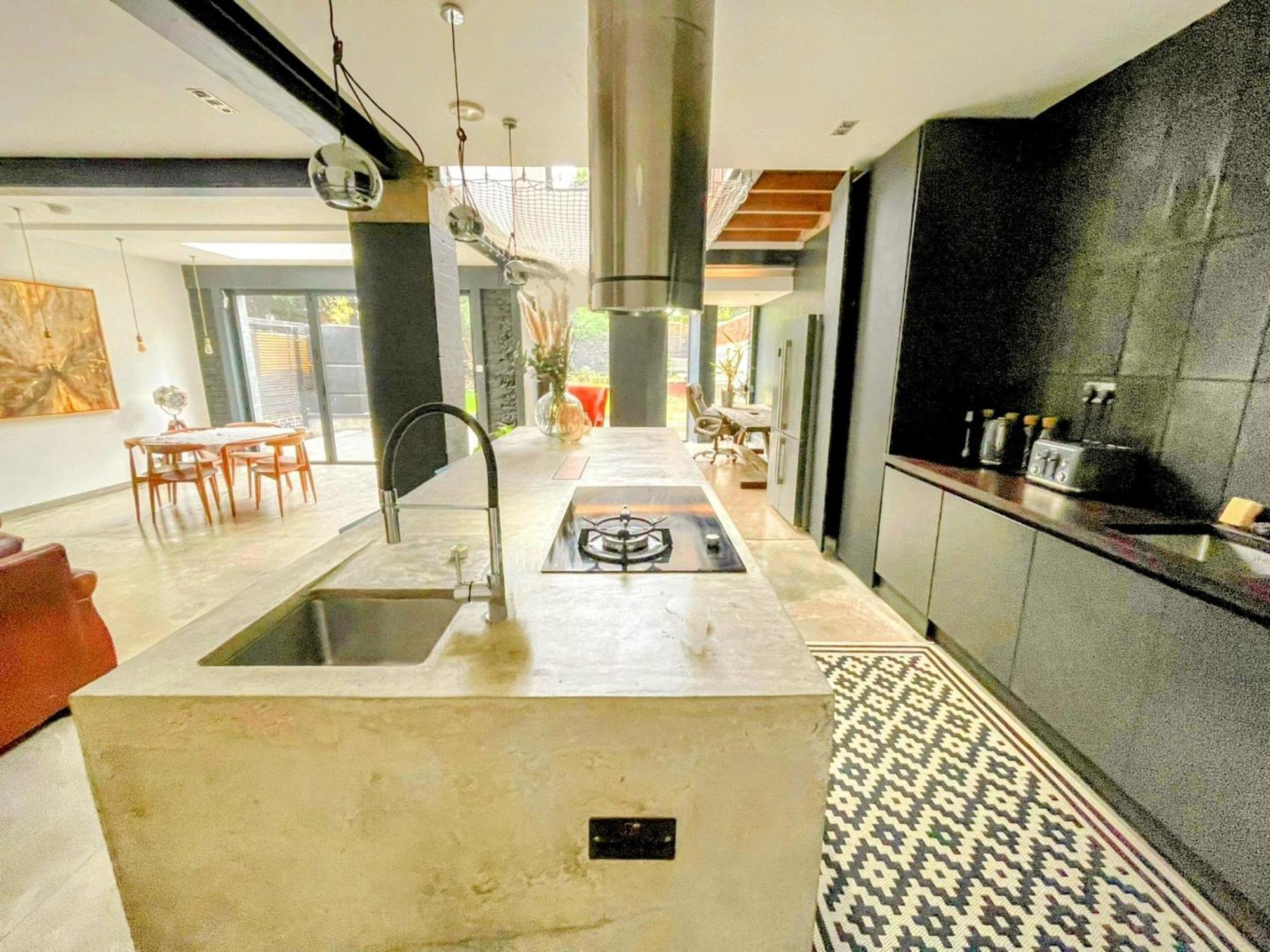 Holiday home Remarkable 7-bed House In London