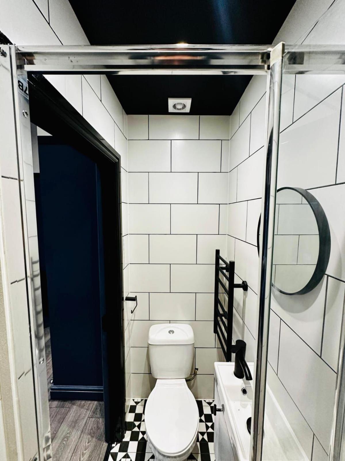 39 Blue House Luxury Ensuite Ideal For Tourists Gjestgiverier *