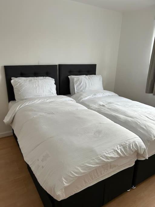 A Luxurious 3 Bed-terrance House Feriehus *