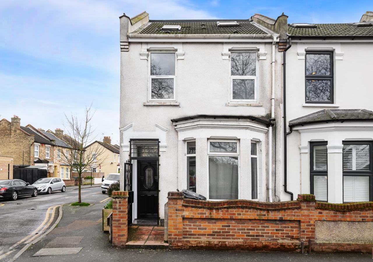 Uksas Two Bed Flat Park Front Appartement *