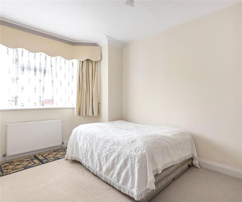 Apartment Large 5 Bedroom House In Finchley London